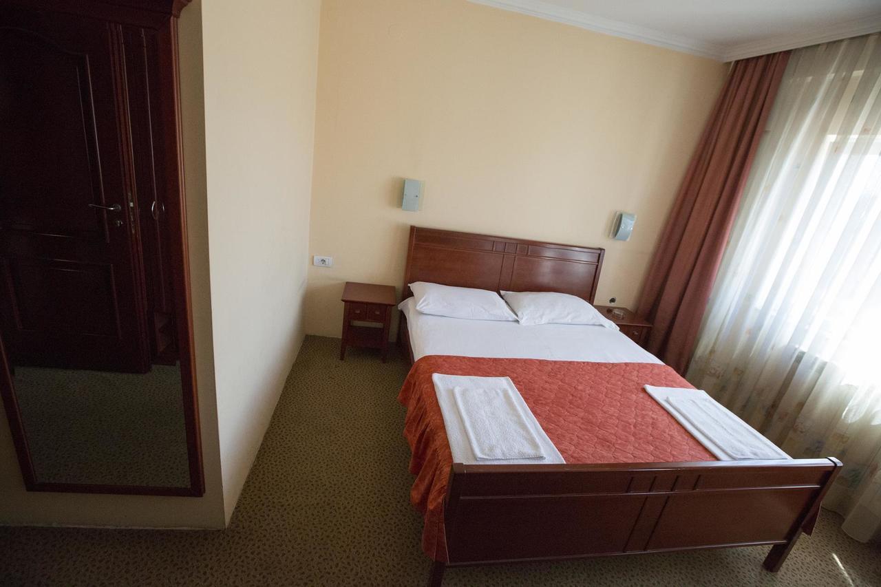 Hotel Atlas Novi Pazar Kültér fotó
